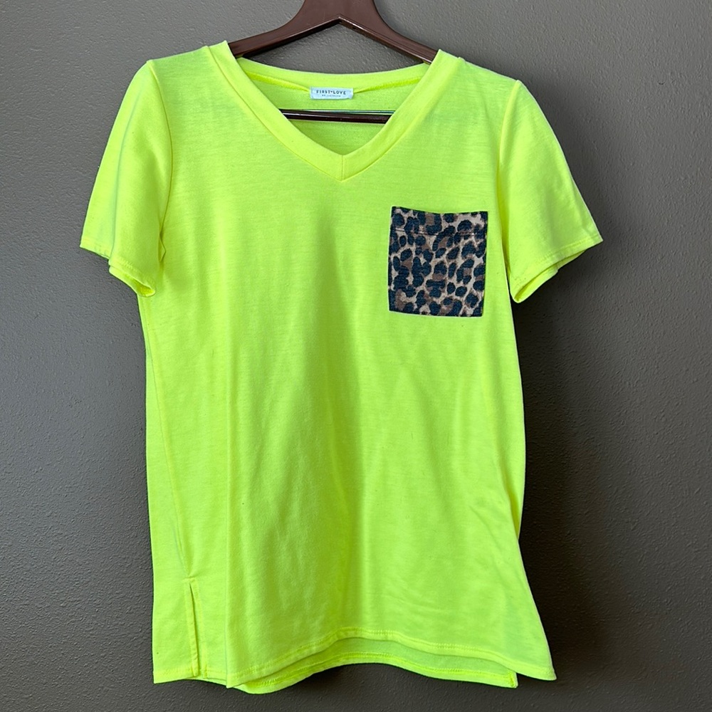 Women’s First Love casual tee; size large
